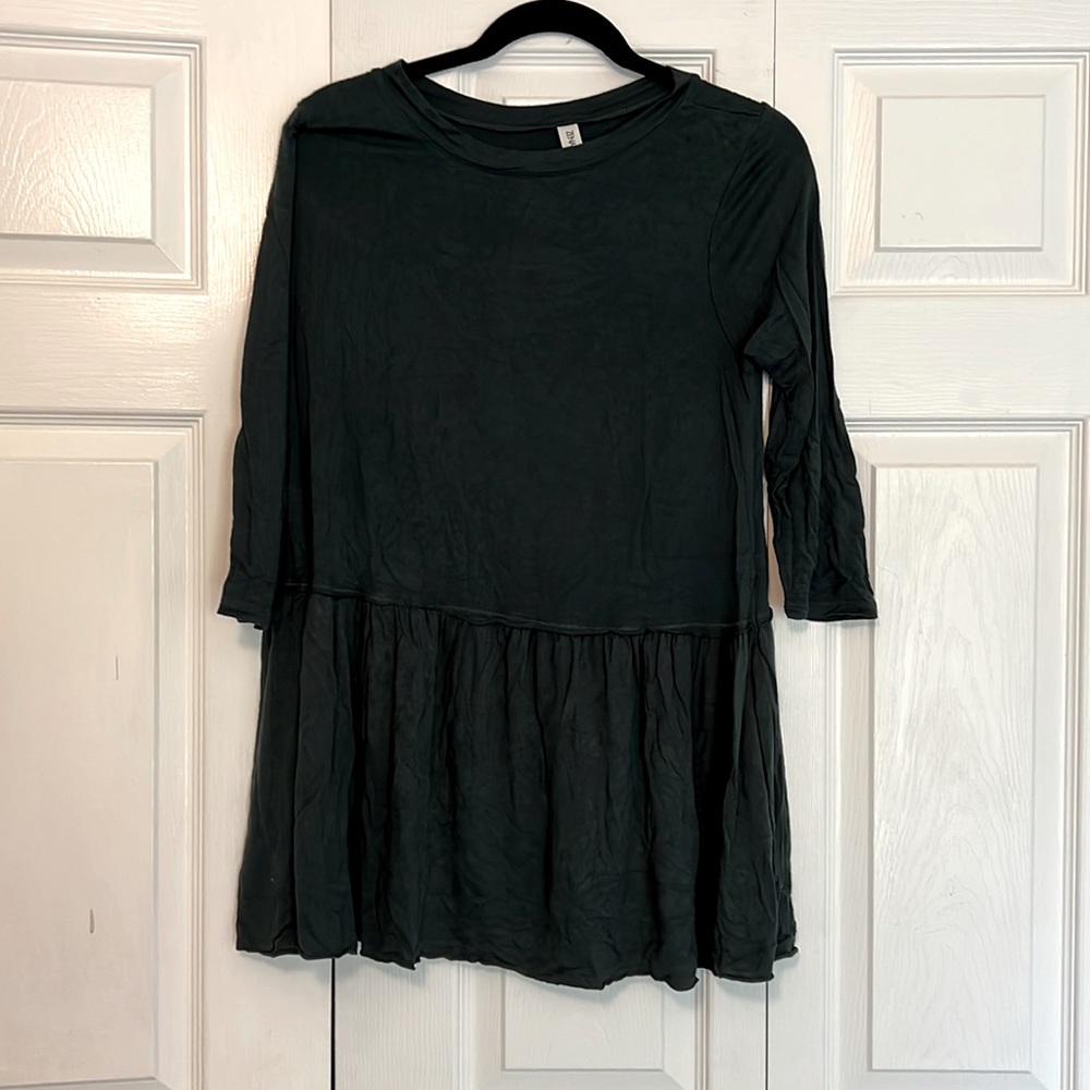 Hunter Green peplum top 3/4 sleeve.